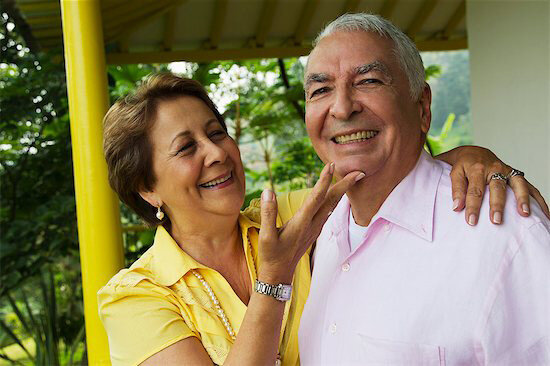 lincoln-heritage-life-insurance-programa-funeral-advantage-buria Spanish Happy Couple